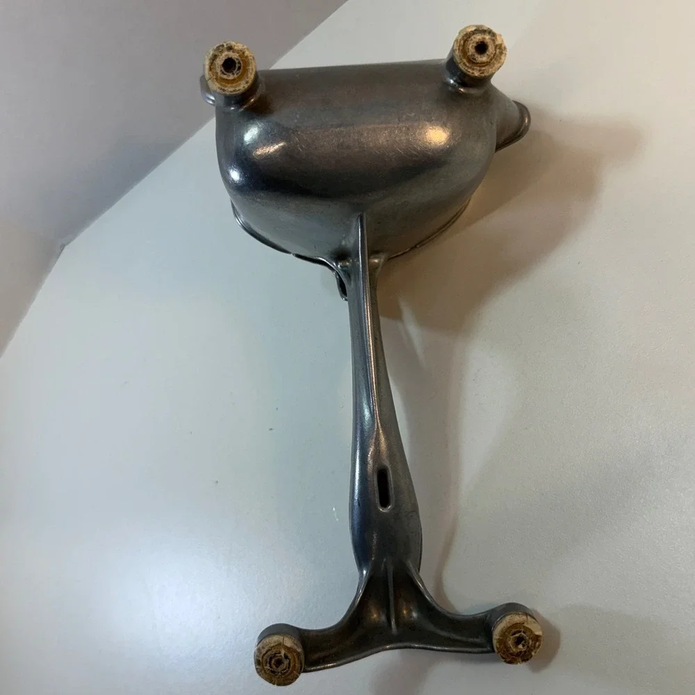 Wear-Ever Citrus Juicer Manual Hand Press Silver Vintage Aluminum No. 334 USA